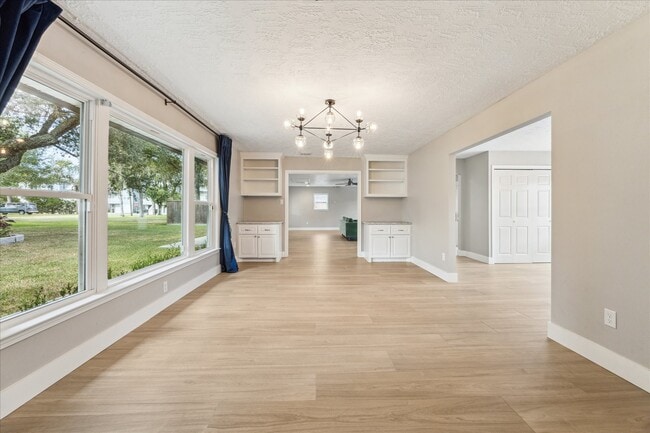 Building Photo - 205 W Bayou Dr