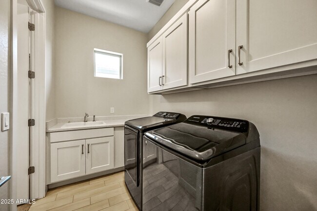 Building Photo - 5193 N 207th Dr