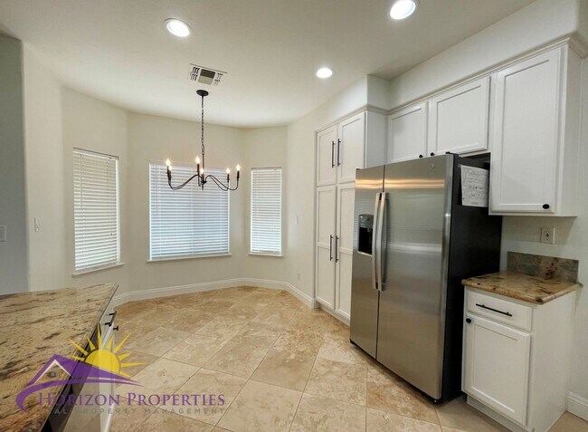 Building Photo - Spacious 5 Bed 3 Bath 2,136 Sq. Ft. Sheldo...