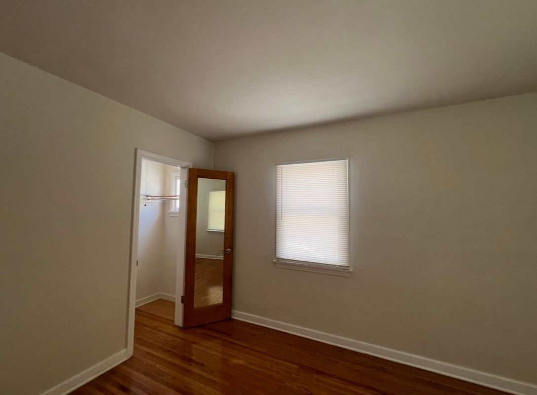 Building Photo - 409 Burchett St