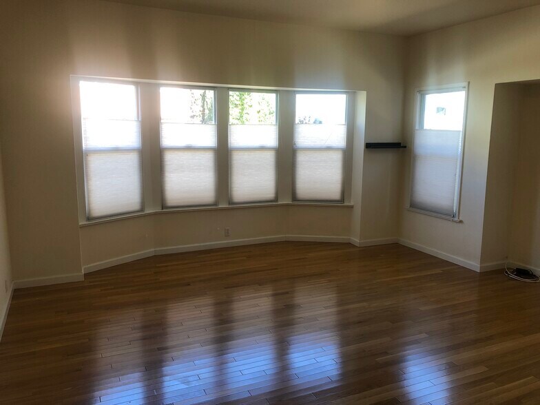 Building Photo - 352 Palm Ave