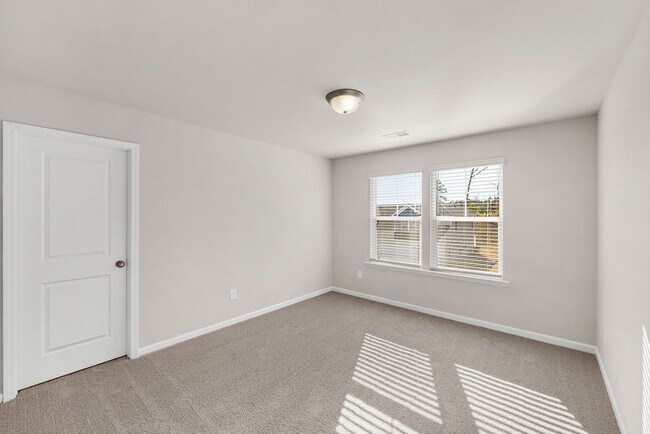 Building Photo - 512 Serena Trl