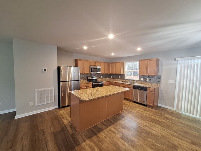 Building Photo - Wonderful Two Story Four Bedroom Home in Northeast Columbia!