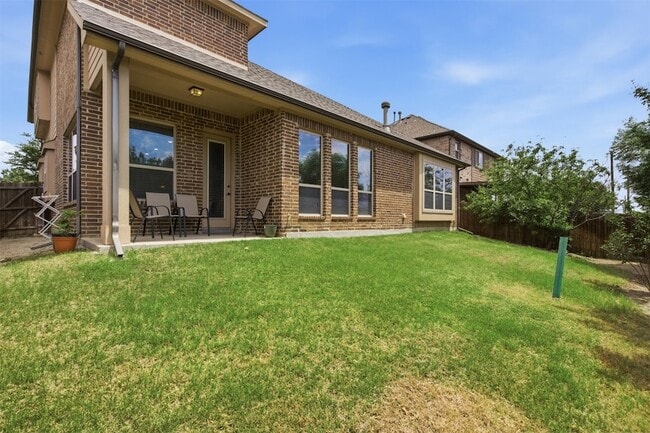Building Photo - 2304 Lynbridge Dr