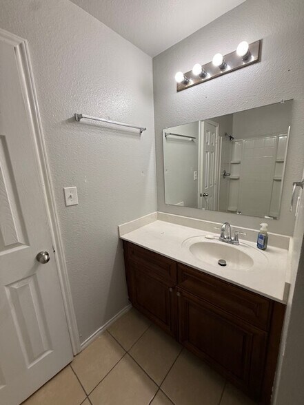 Building Photo - 702 Claremont Pky