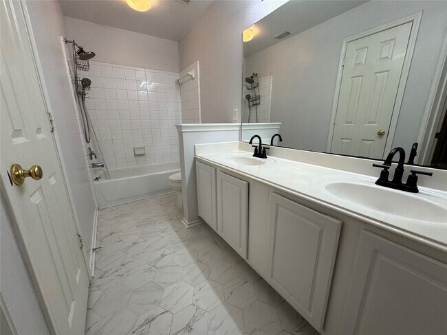Building Photo - 70 Marble Rock Pl
