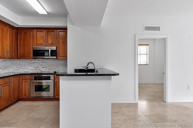Building Photo - 1650 Galiano St