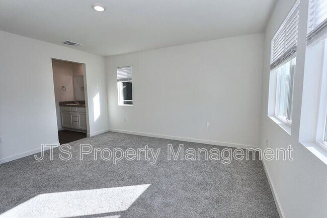 Building Photo - 2104 Shady Tree Cir