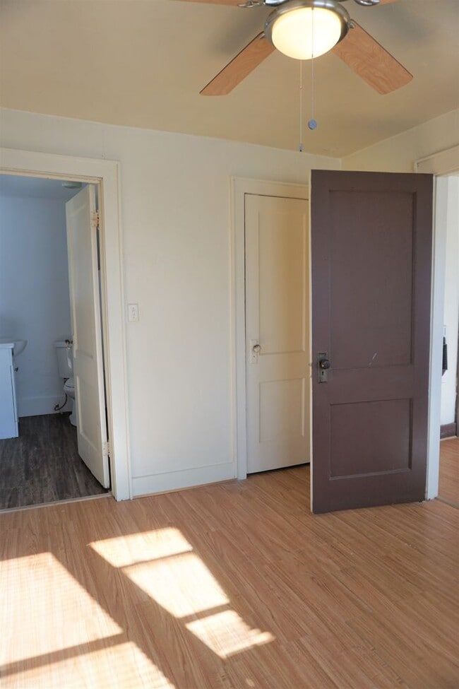 Building Photo - 523 SW 26