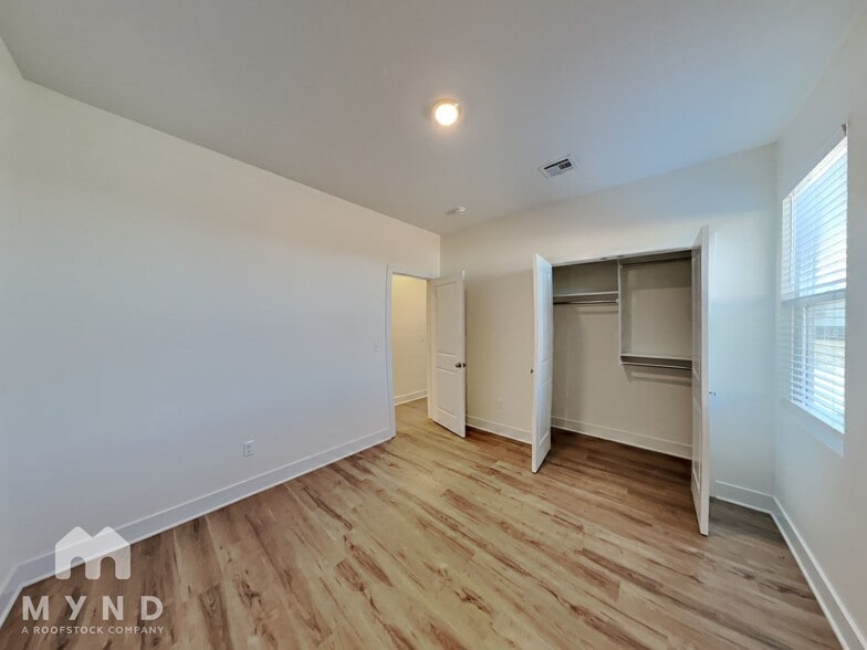 Building Photo - 5812 E Bristol Cir