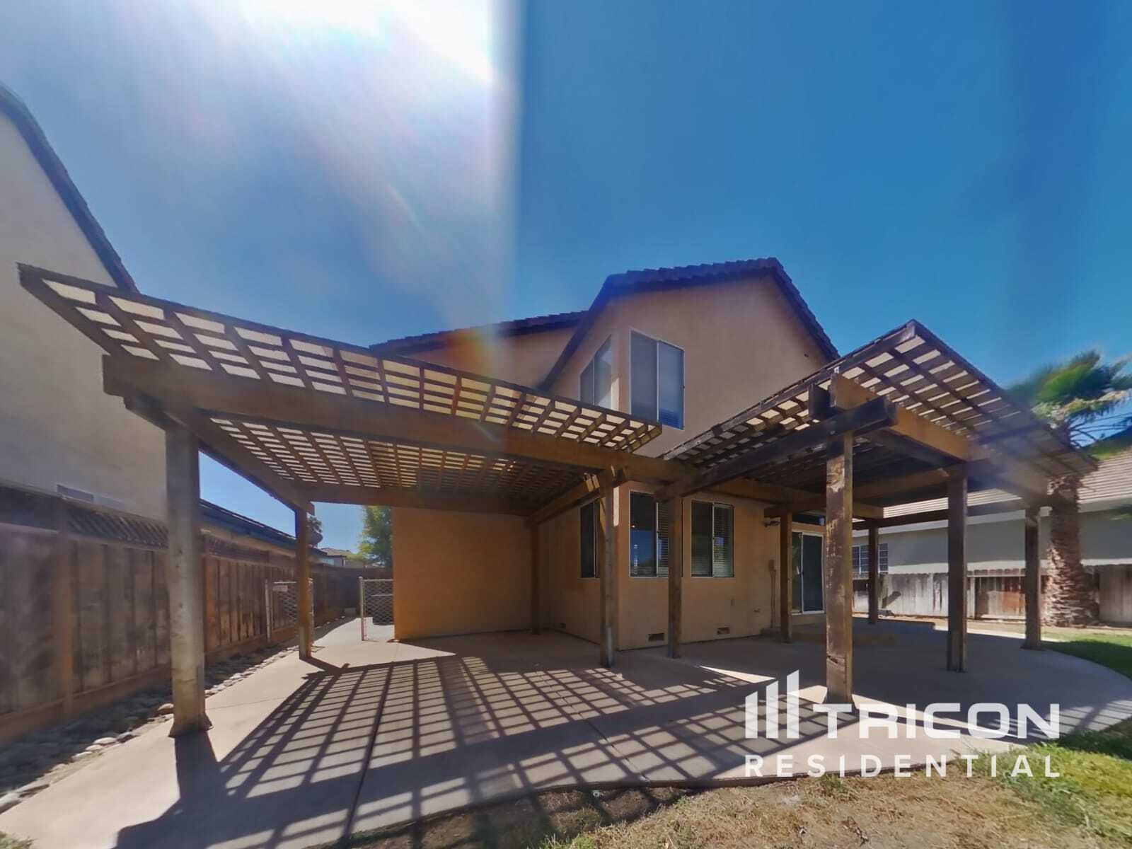 Building Photo - 4684 Cove Ln