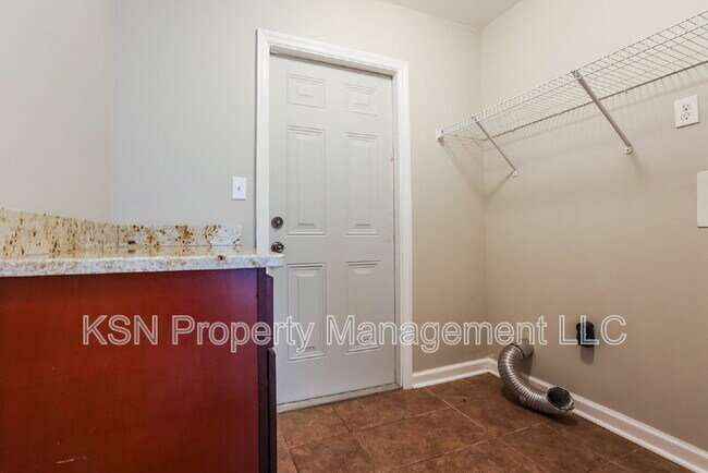 Building Photo - 503 W Tietgen St