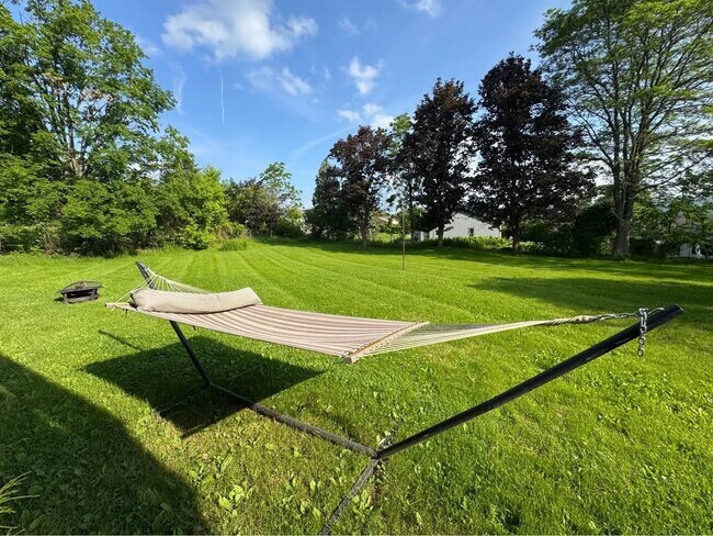Building Photo - 137 Honness Ln
