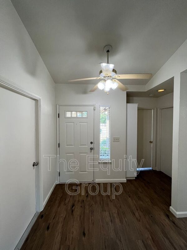 Building Photo - 451 W Marilyn St