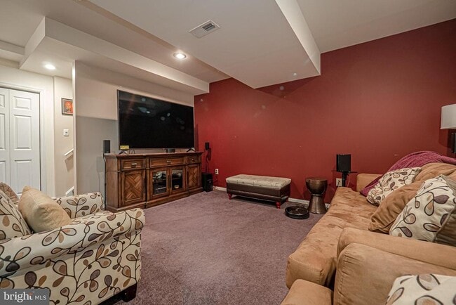 Building Photo - 227 Birchwood Dr