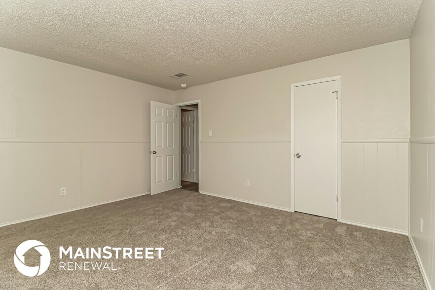 Building Photo - 3904 Royal Crest Dr