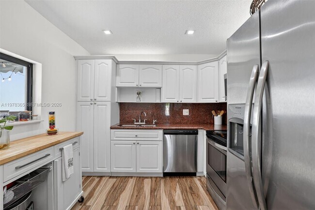 Building Photo - 7016 SW 103rd Pl