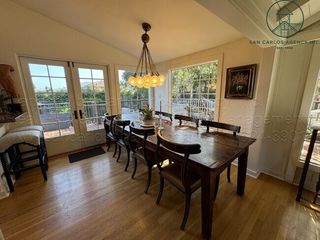 Building Photo - 3 Bed / 2 Bath Charming Carmel Point Home