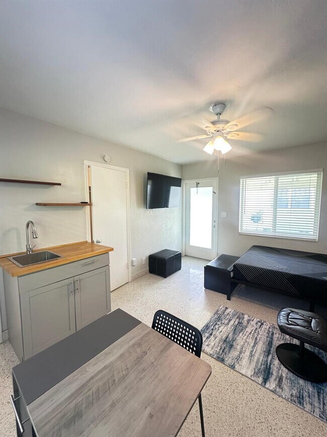 Building Photo - 1712 Fletcher St