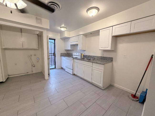 Building Photo - 311 F St