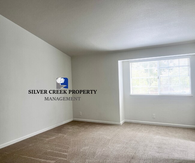 Building Photo - 21072 Greenwood Cir
