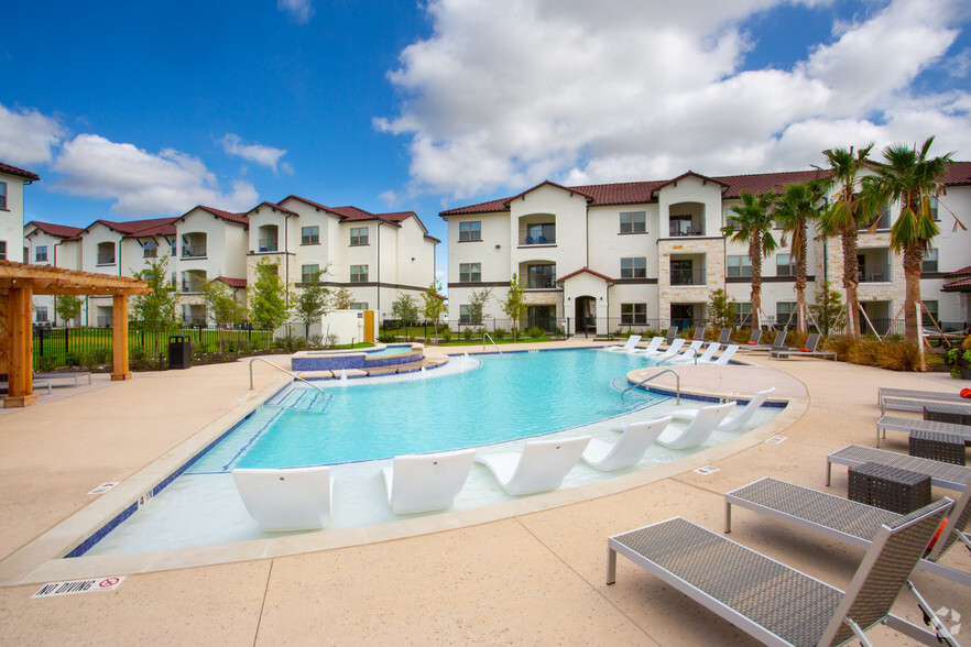 Resort-Style Pool - Stone Hill