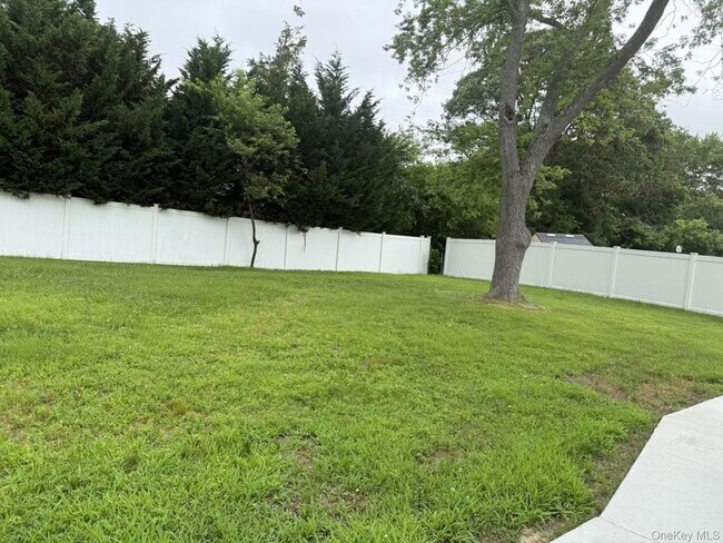 Building Photo - 495 Hawkins Rd