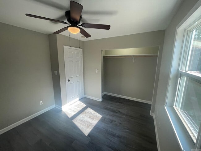 Building Photo - 112 Newton St