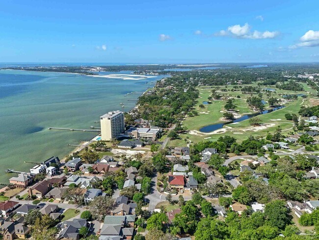 Building Photo - 825 Bayshore Dr