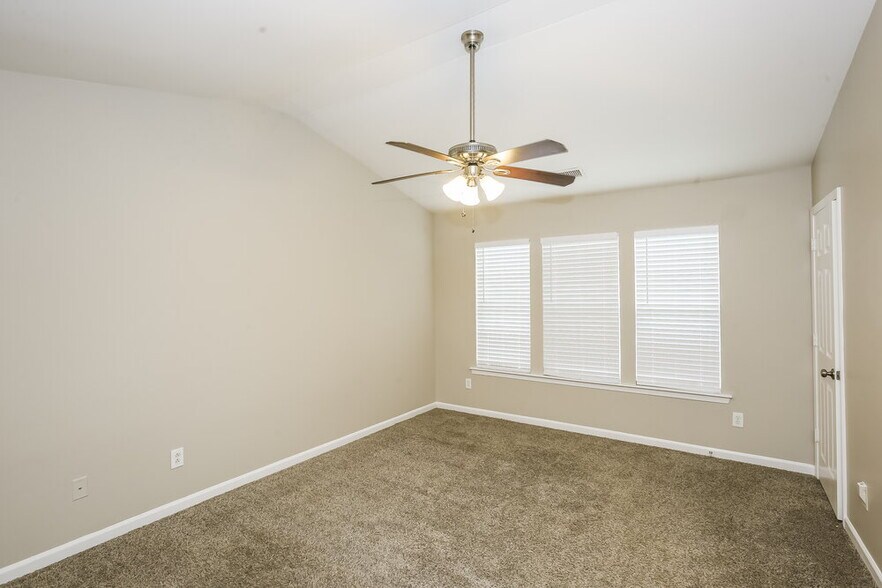 Building Photo - 3037 Old Ironside Dr