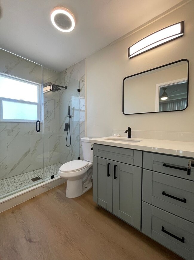 Building Photo - Beautiful 3br, 2b Duplex