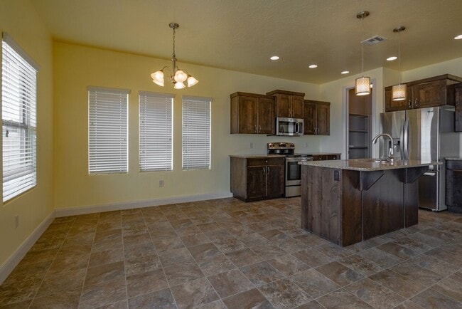 Building Photo - Stunning Home with 4 beds/2.5 baths and 3-Car Garage in Mulberry Estates