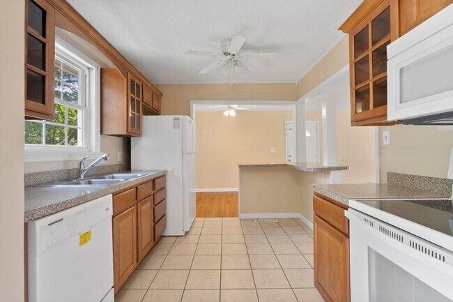 Building Photo - Northwoods Cutie!