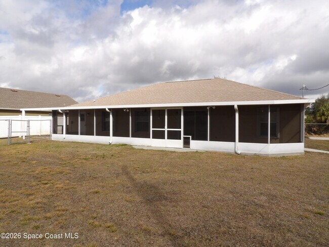 Building Photo - 542 Octavius Rd SW