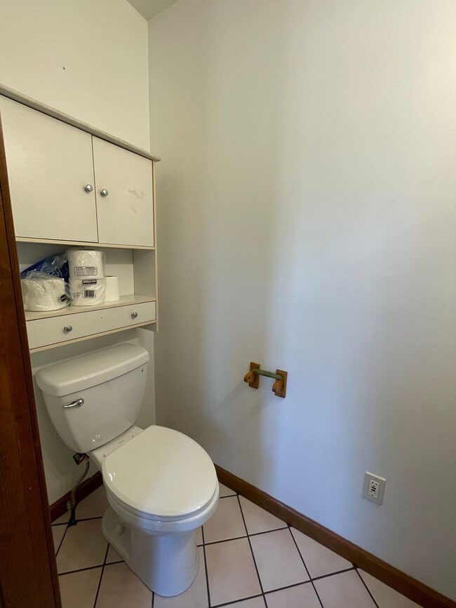 Building Photo - Spacious 3 Bedroom Single Family Home with...