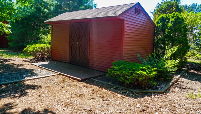 Building Photo - 7 Breakwater Dr