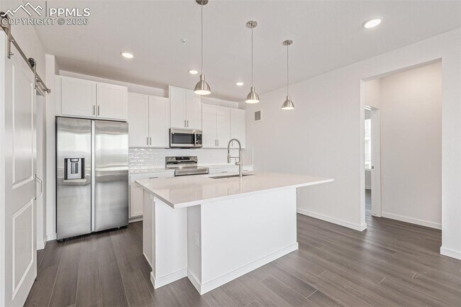 Building Photo - Top Floor Penthouse at Victory Ridge