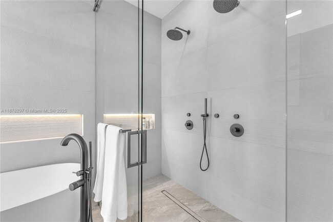 Building Photo - 21100 NE 25th Ct