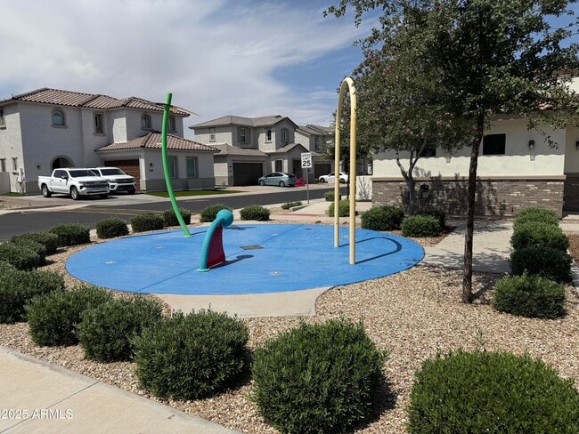 Building Photo - 1193 E Spruce Dr