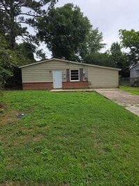 Building Photo - BEAUTIFUL 4 BEDROOM 1 BATHROOM HOME