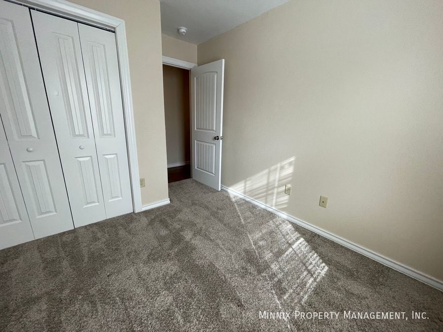 Building Photo - 1400 5th Ave