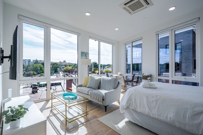 Building Photo - 38 Hichborn St