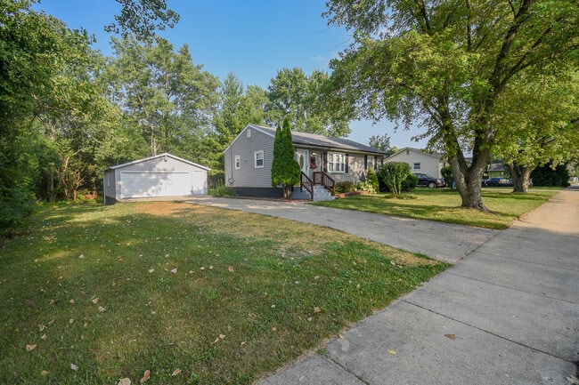 Building Photo - 2939 N Butrick St