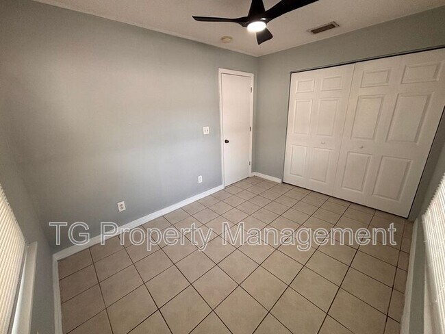Building Photo - 207 7th St S