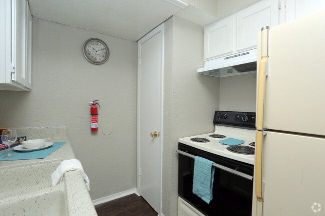 1BR - Kitchen - Continental Apartments