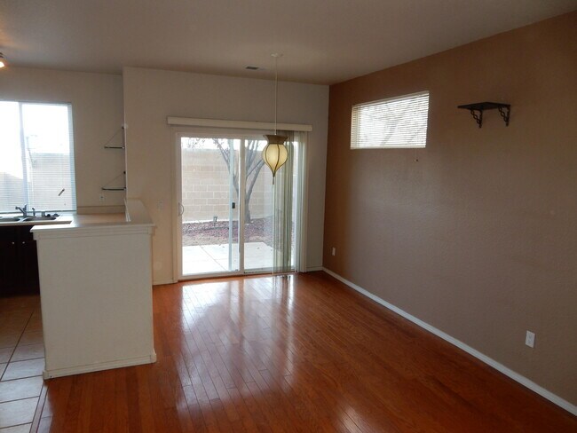Building Photo - 6501 San Antonio Dr NE