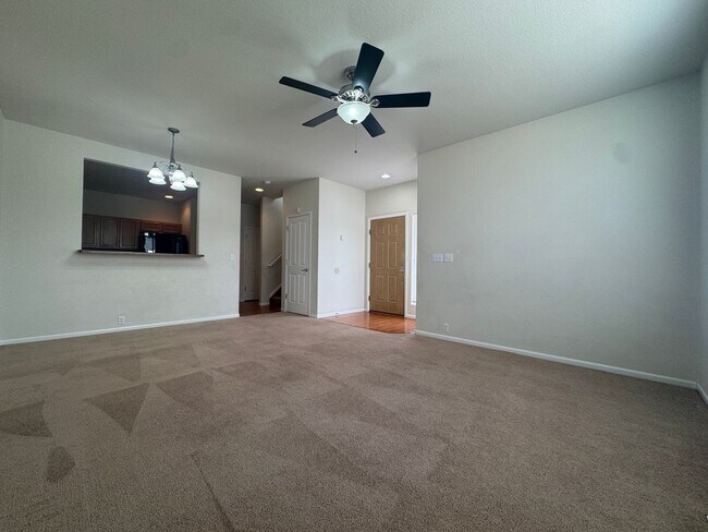 Building Photo - 7681 Sandy Springs Point