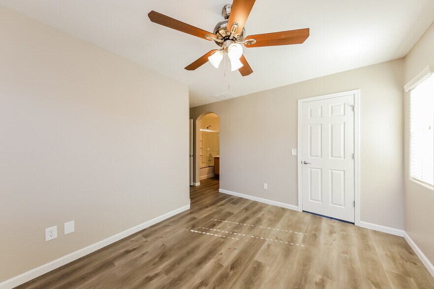 Building Photo - 10239 W Via Del Sol