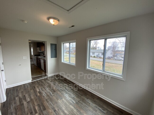 Building Photo - 5472 Riverview Dr