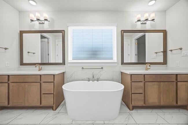 Building Photo - 4627 Clear Creek Dr